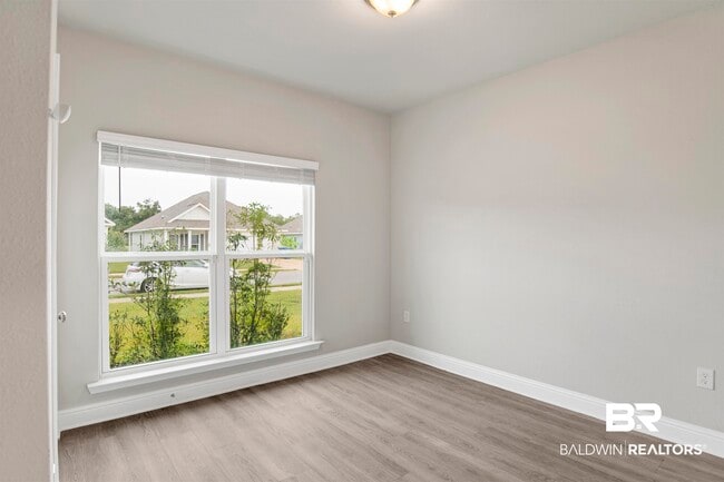 Photo - 390 Gemini St