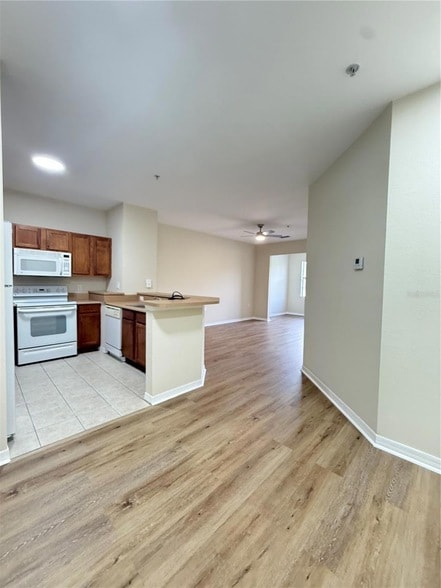 Photo - 8112 Claire Ann Dr Unidad 207