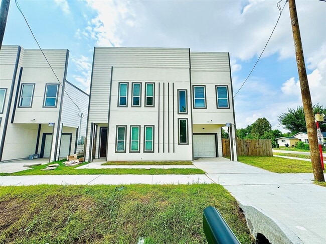 Photo - 8132 Penrod St