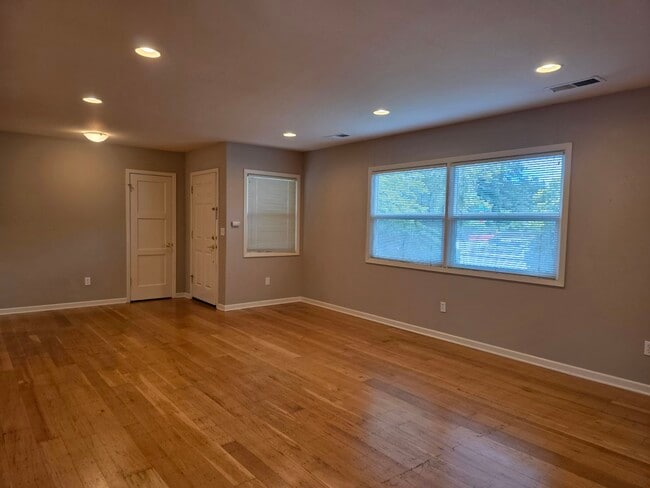 Photo - 1545 Brookside Dr