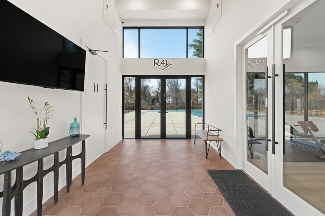 Building Photo - Reserve 41