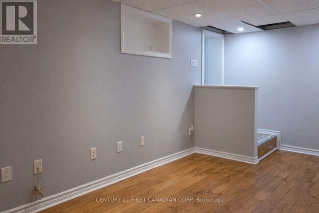 Photo - 568 Creston Ave