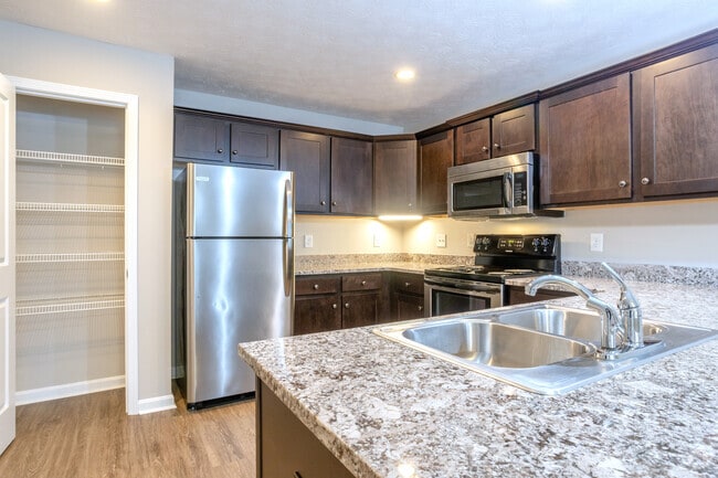 2BR, 1BA - 1,025 SF - Kitchen - Six Mile Lane Apartments