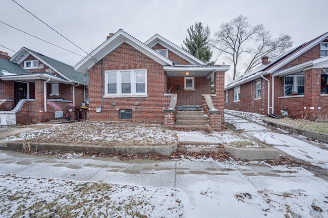 Photo - 2403 Elm St