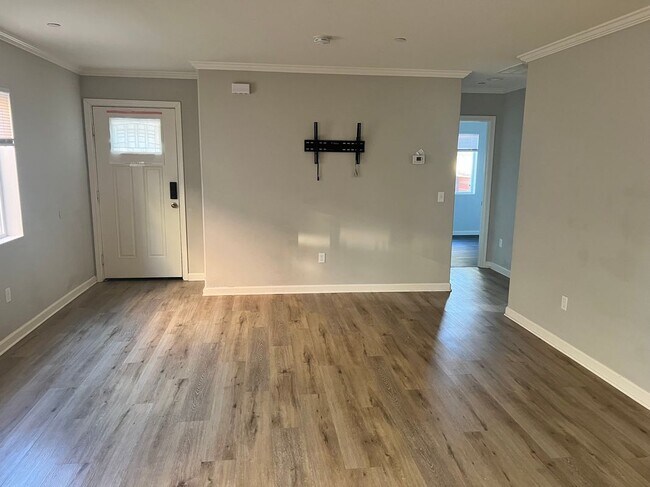 1153 S Buena Vista St