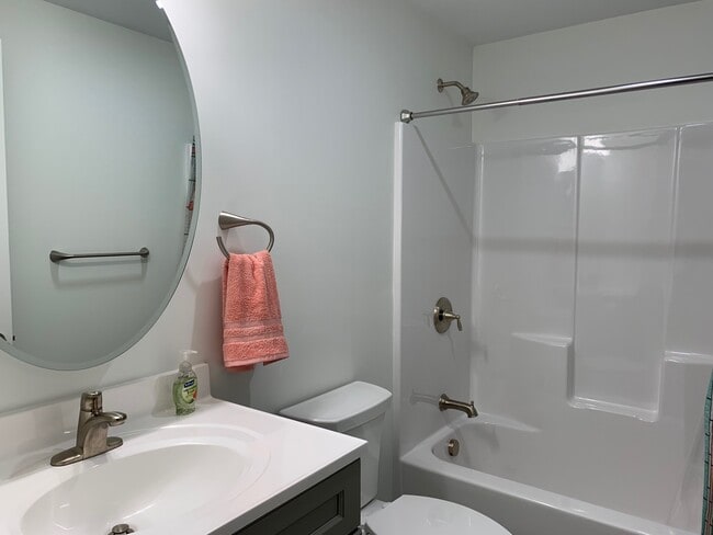 Building Photo - 9 Cascade Rd Unit C8