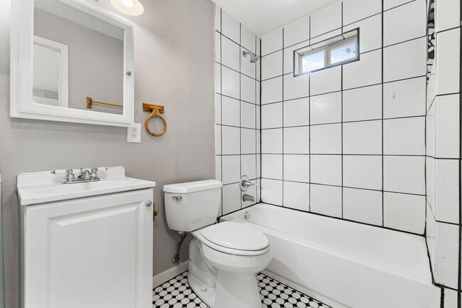 Photo - 330 Gem Ln