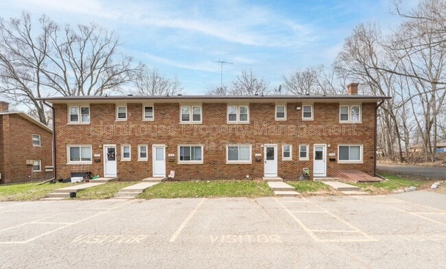 Building Photo - 1926 Sunnyside Dr