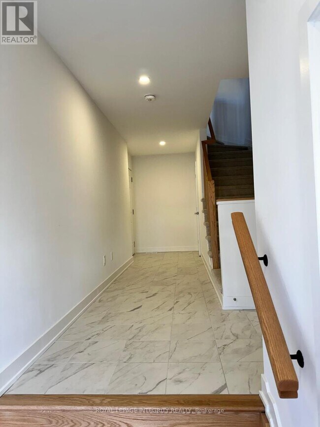 Photo - 70 Arinto Pl