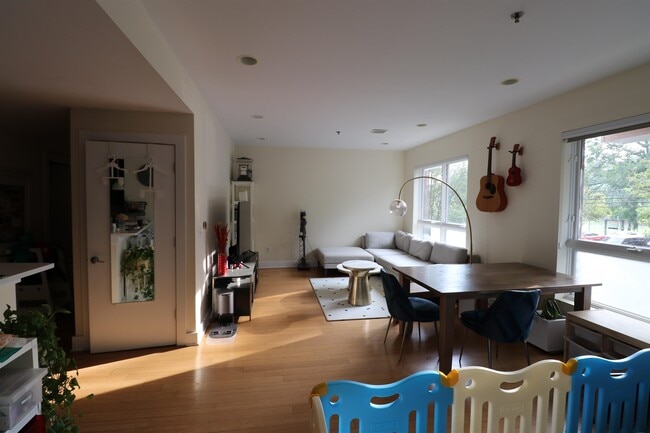 Photo - 636 5th St Unit 203