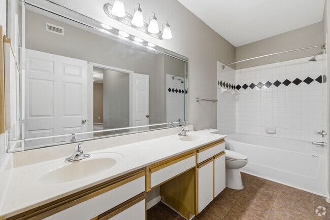 B2D 2BR, 2BA - 1160SF - Bathroom