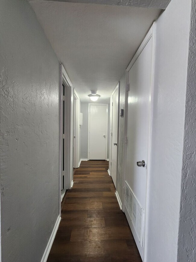 Photo - ** COMING SOON ** RENOVATED 2 Bedroom 1 Ba... Unidad 313-3