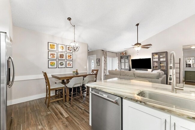Photo - 203 Timberlane Cir