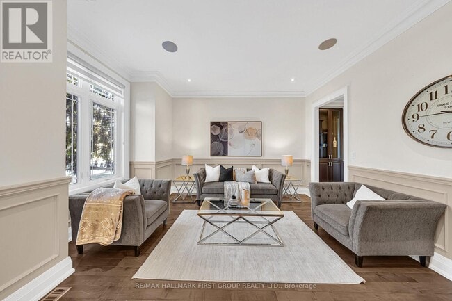 Photo - 752 Hillview Crescent