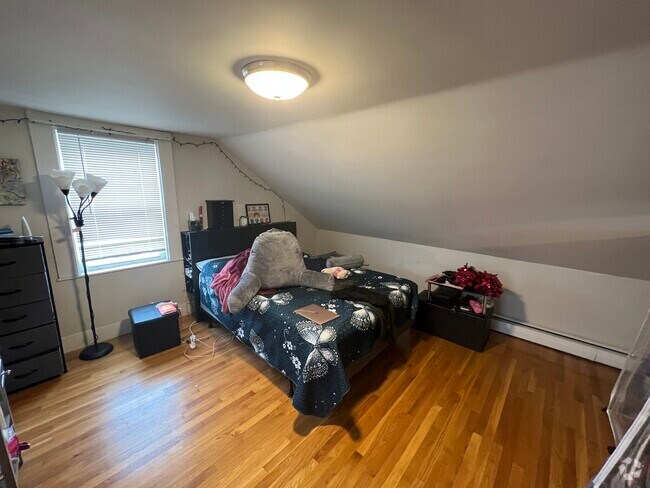 Building Photo - 639 Somerville Ave Unit 2 Rental