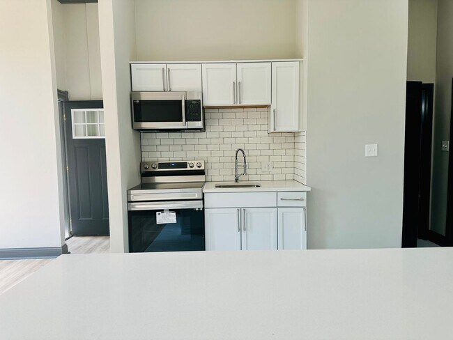 Building Photo - 1921 California Ave Unit 1 Front Rental