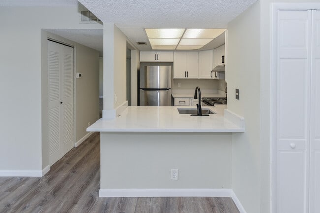 Photo - 1531 SE Royal Green Cir Unidad 202