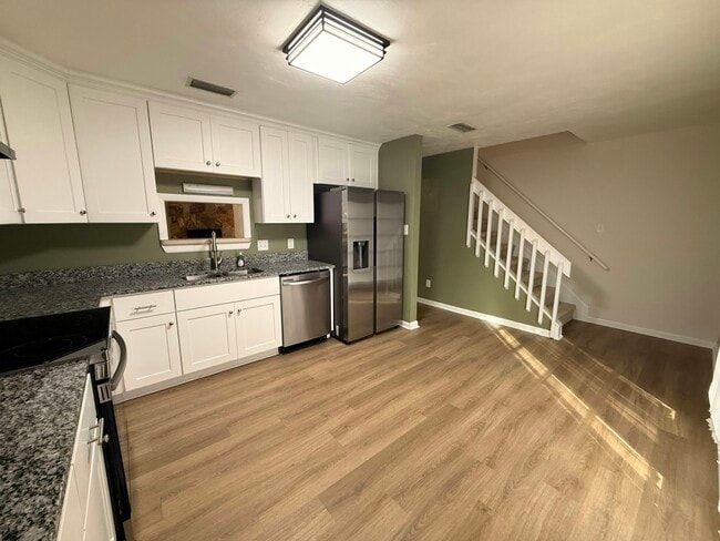 Photo - 503 Benlea Ct