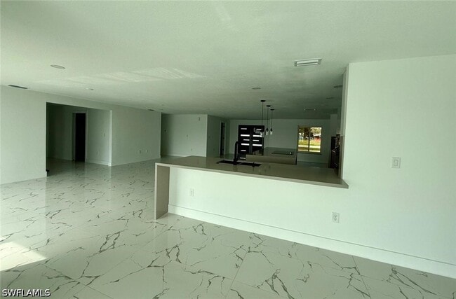 Building Photo - 111 E North Shore Ave