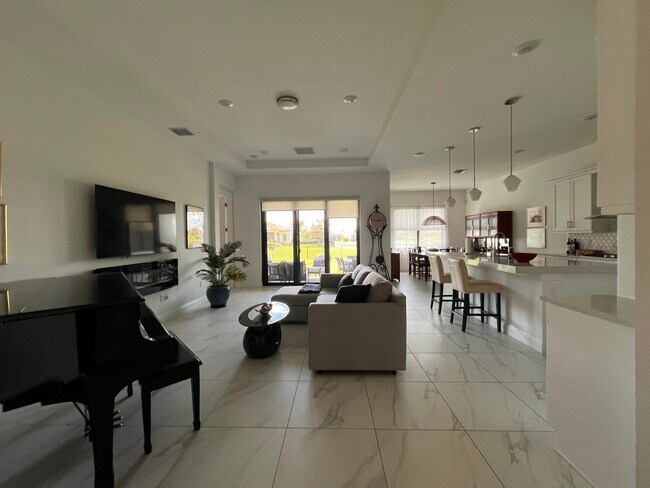 Photo - 5663 St Armands Way