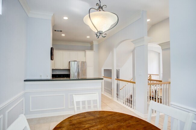 Photo - 5312 Blossom St