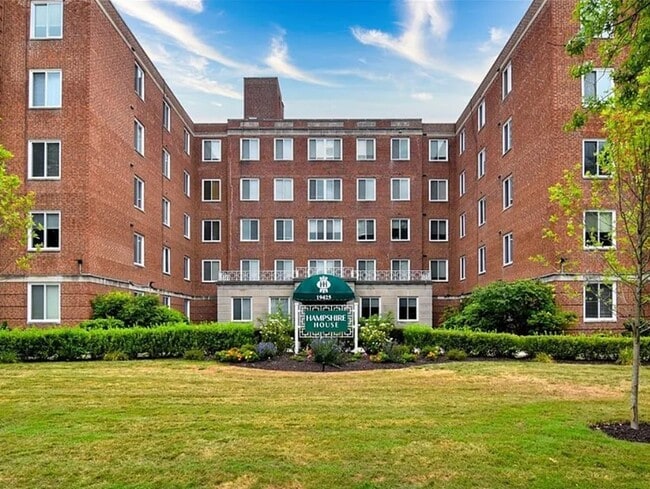 Building Photo - 19425 Van Aken Blvd Unit 410 Rental