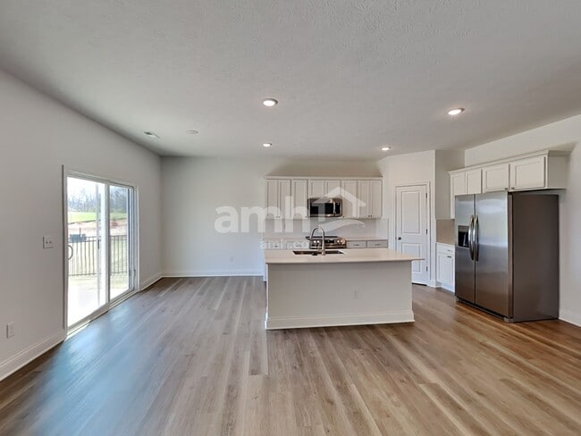 Photo - 1136 Heritage Blvd