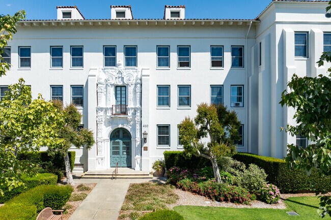 Historical Entrance - Villas at Hamilton