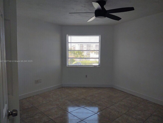 Photo - 1611 NE Miami Gardens Dr Unit 212