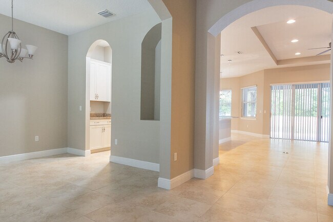 Photo - 906 Victoria Hills Dr S
