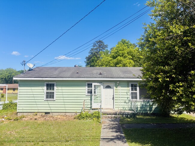 Building Photo - 806 Miller Ave