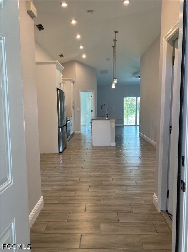 Building Photo - 2215 Hogan Dr