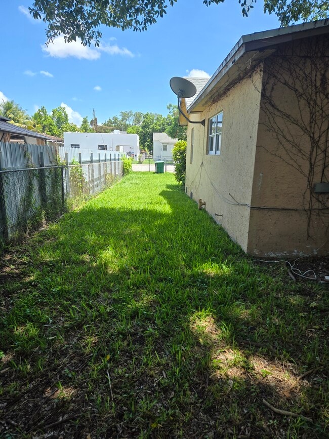 Photo - 1951 NW 49th St