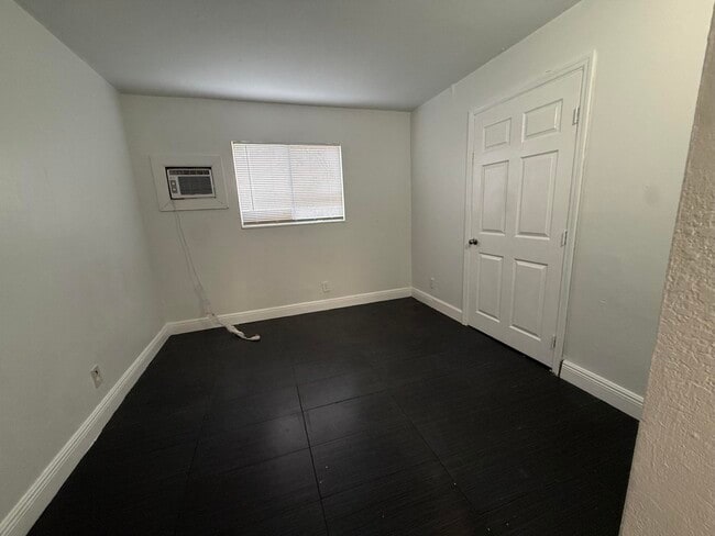 Photo - 37 SW 14th St Unidad 9