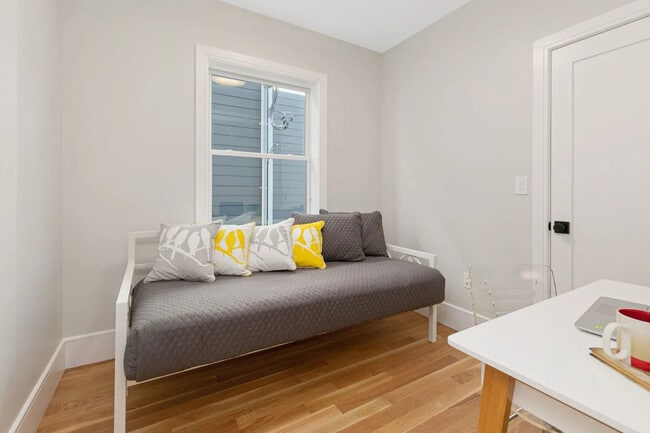 Photo - 19 Berkshire St