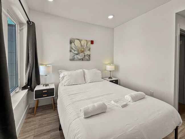 Photo - 2400 E Huntingdon St Unit ID1075543P