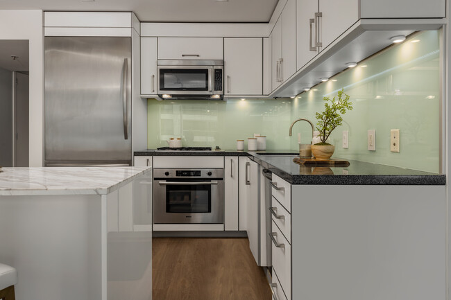 Kitchen - 301 Main St Unit 6F