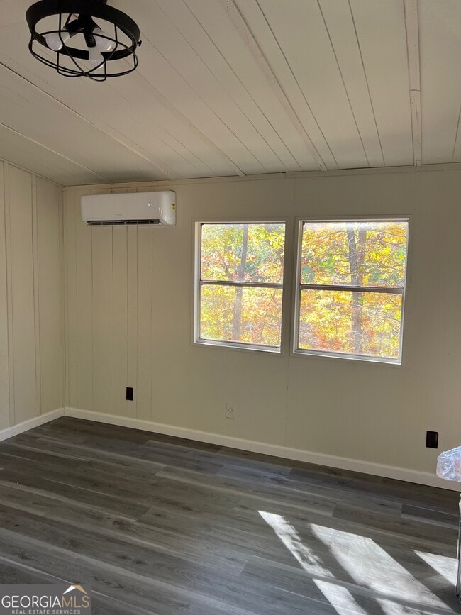 Photo - 833 Garrison Rd