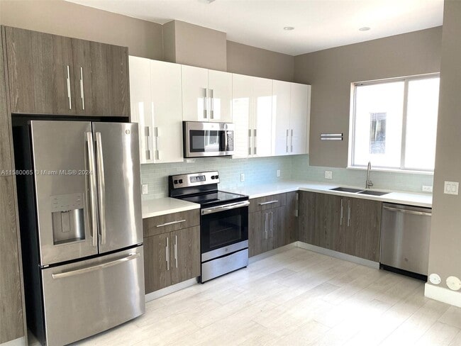 Photo - 628 NE 12th Ave