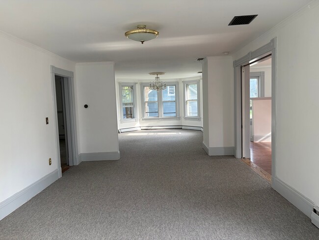 Building Photo - 64 Chestnut St Unit # 2