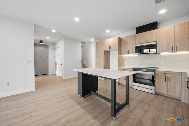 Photo - 634 Central Pkwy Unidad 1211