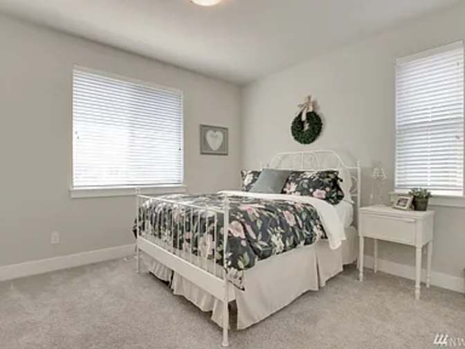 Photo - 317 Field Pl SE