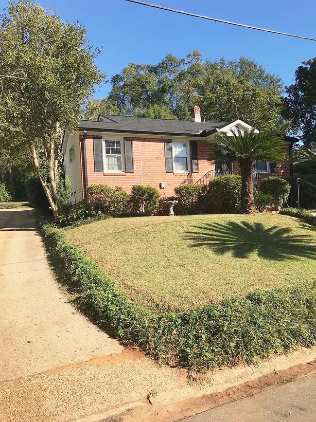 Photo - 611 Gunter St