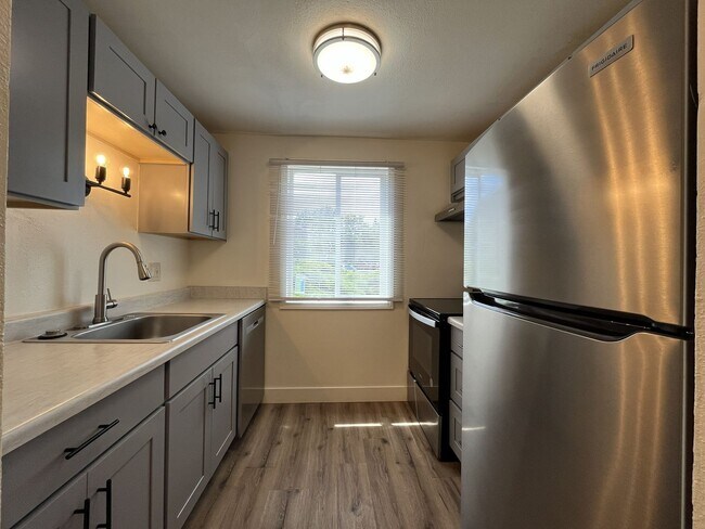 Photo - Spacious Corner Apartment with Three Bedrooms, Open Living Space & Modern Kitchen Unit 7719
