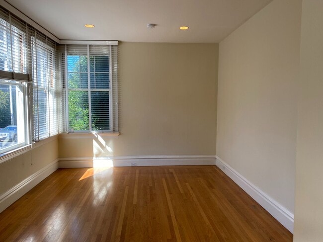 Photo - Bright, Corner Studio! Laundry On-Site! HARDWOOD! High Ceilings! Unit 2299 #2