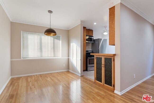 Building Photo - 1333 S Ogden Dr Rental