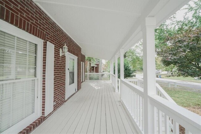 4085 Pineset Dr