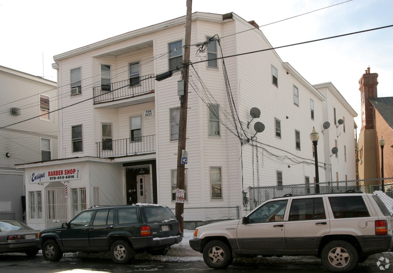 Photo - 700-704 Merrimack St Apartments