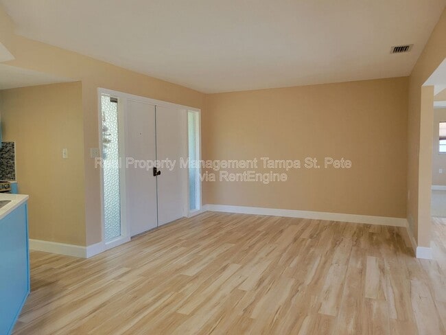 Photo - 1985 Cove Dr