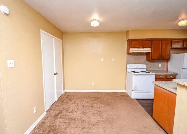 Building Photo - 1845 5th St Rental
